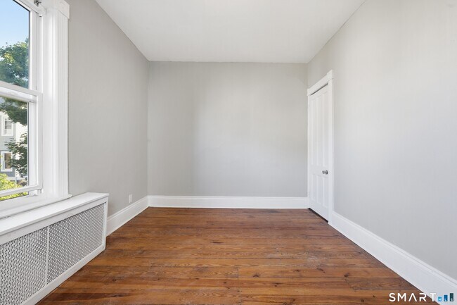 Foto del edificio - 394 Gregory St