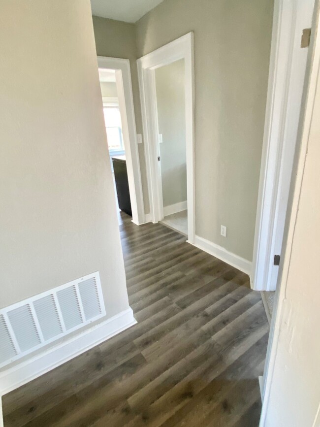 Building Photo - Save $$ for gifts - FREE Rent
