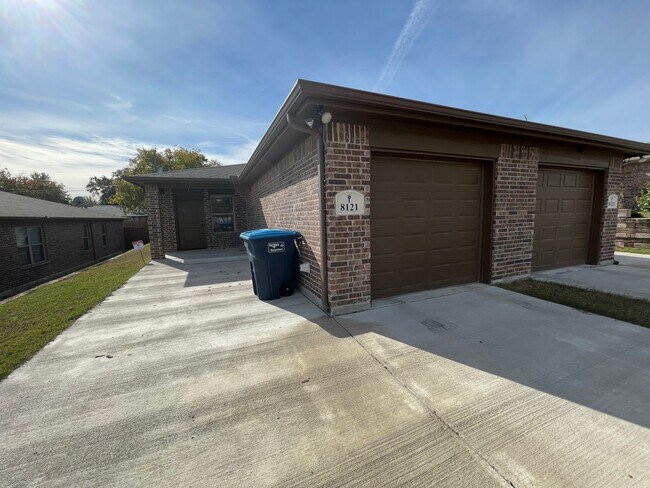 Foto del edificio - 8113-8115 Tanner