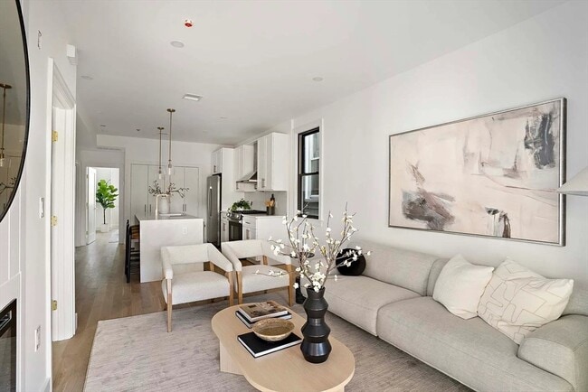 Building Photo - 98 Bennington St