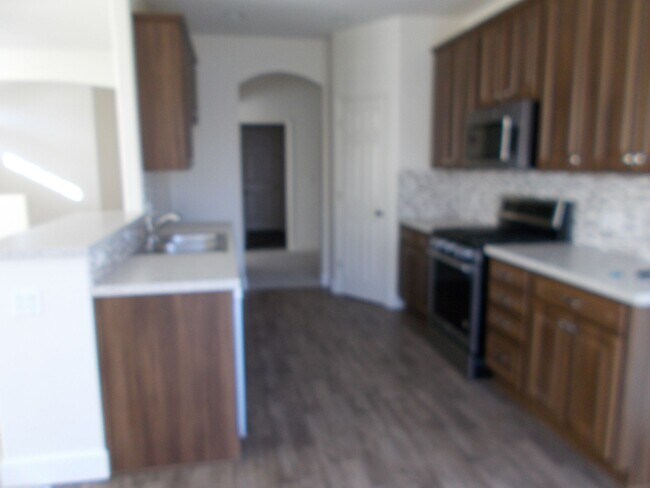 Foto del edificio - Single Story Wingfield Spring 3 BR, 2 Bath...