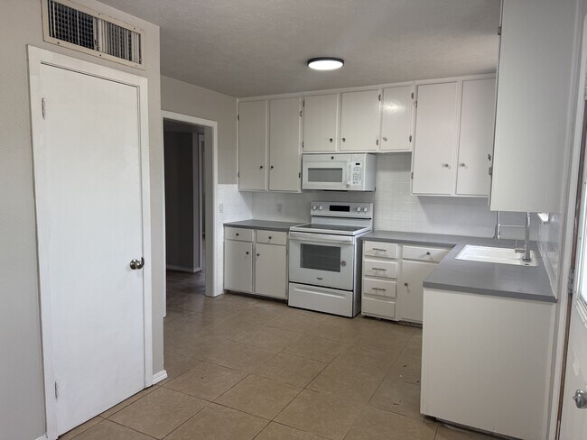 Foto del edificio - 2805 W Louisiana Ave