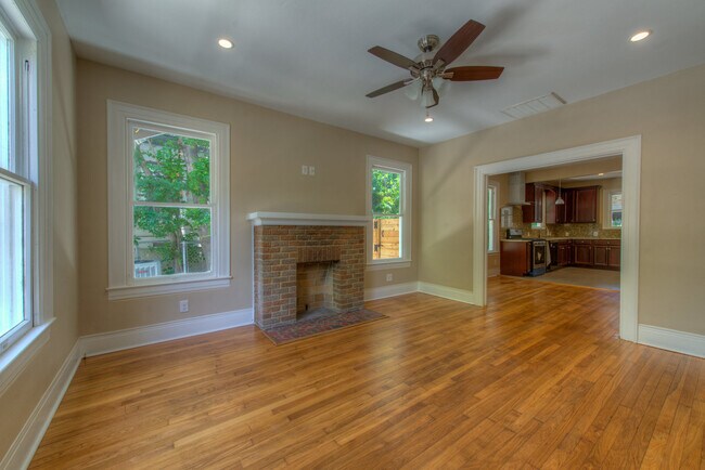 Foto del edificio - 3211 Hampton Rd