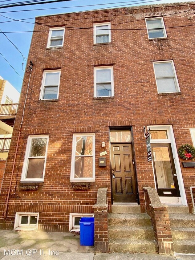 1110 Carpenter St, Philadelphia, PA 19147 Room for Rent in