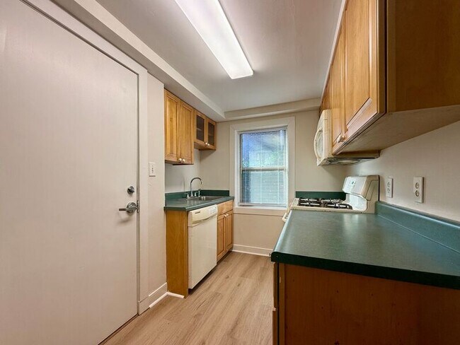 Foto del edificio - 1400 Kenmore Ave
