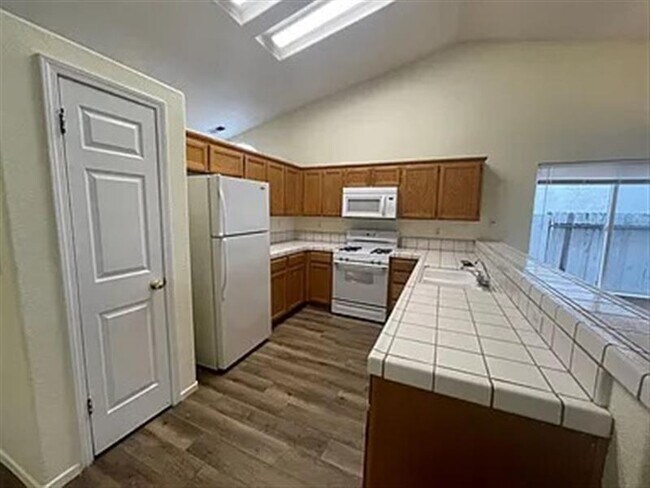Building Photo - This single-family home