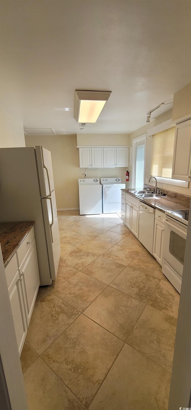 Building Photo - 609 Hibiscus Ave