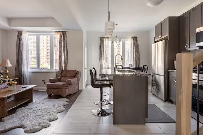 Building Photo - North West Hyde Park 3 Bdrm Townhome!   AVAIL NOW * Garage