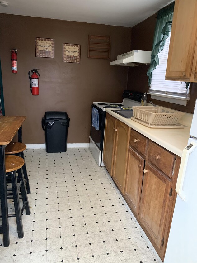 Primary Photo - 1525 W Marshall St