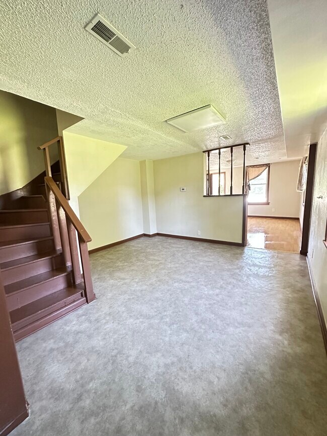 Dining area - 1214 E 5th St