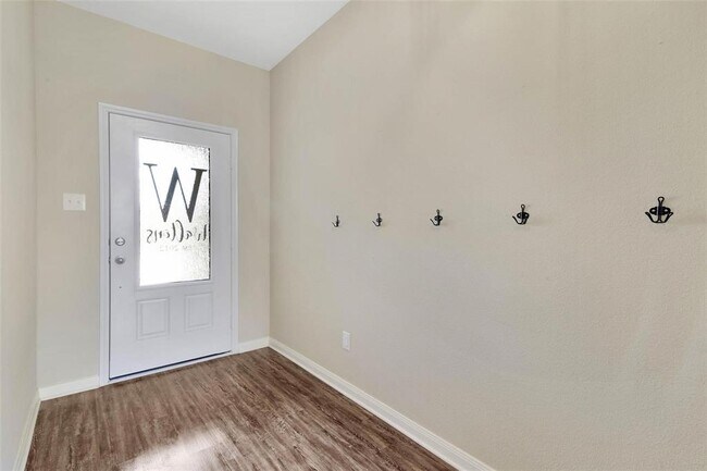 Building Photo - 3004 Parker Rd