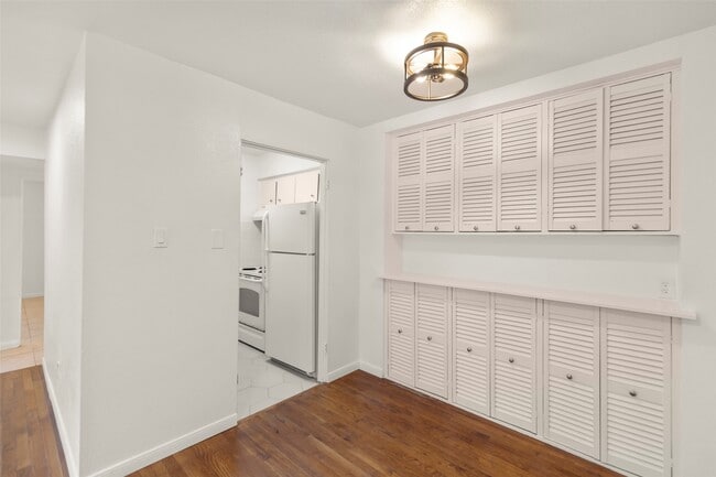 Building Photo - 2229 Mimosa Dr