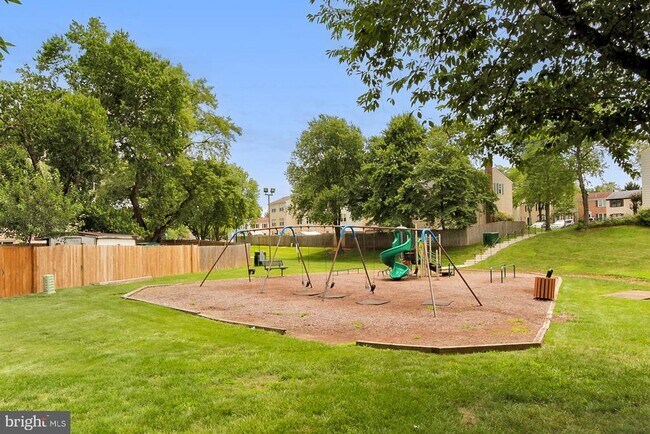 Building Photo - 4168 Hamlin Ct