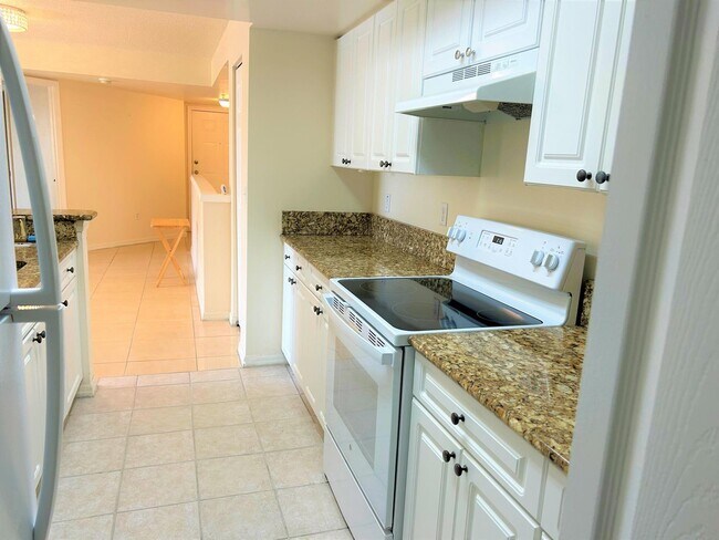 Foto del edificio - 1300 Crestwood Ct S