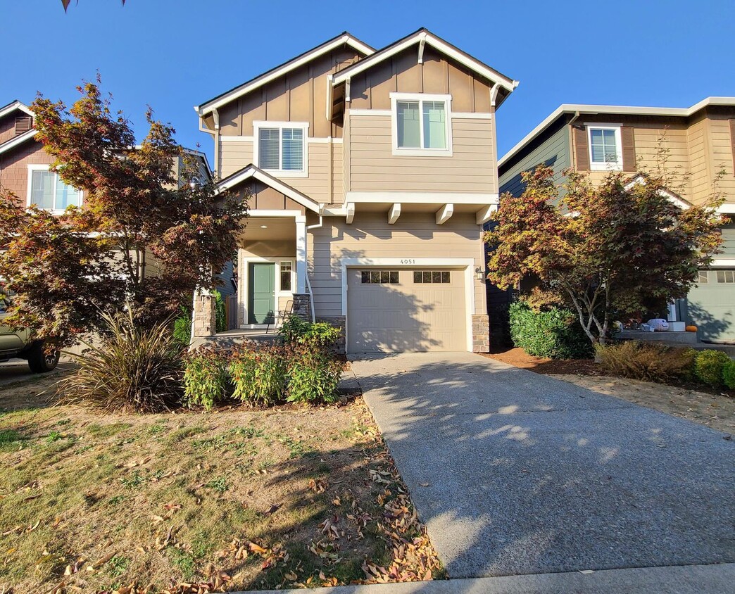 Foto principal - 4 bedroom/2.5 bath in Parkside Estates