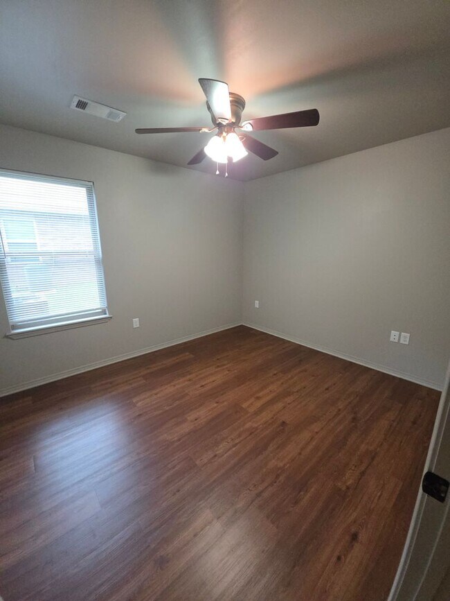 Foto del edificio - 224 E N St