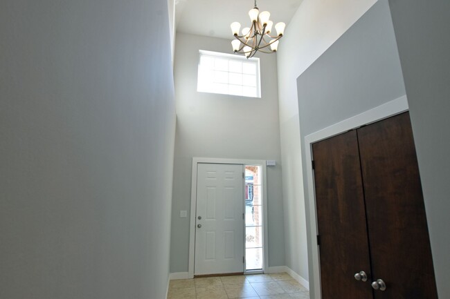 Foto del edificio - 3 BR, 2 1/2 BA, 2-Car, 1885 SF Townhouse, ...