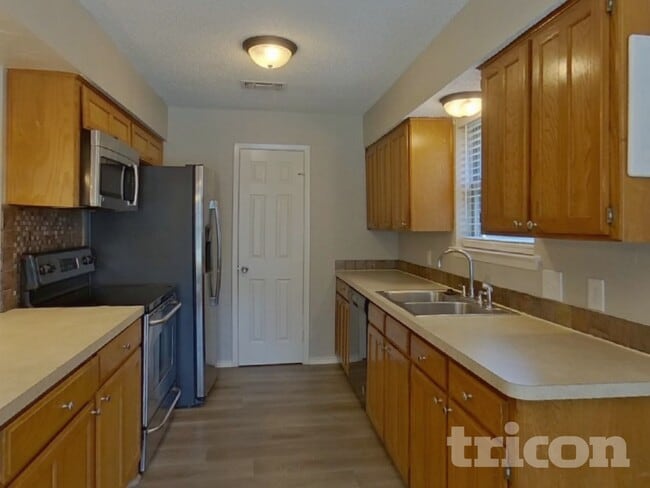Building Photo - 8033 Berrybrook Dr