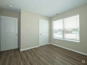 Building Photo - 647 Rose Ln