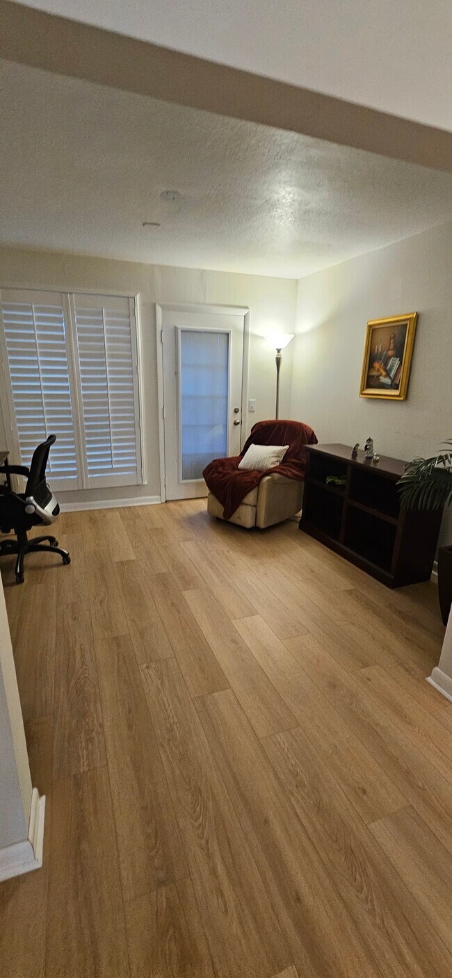 Foto del edificio - 4008 Passport Ln