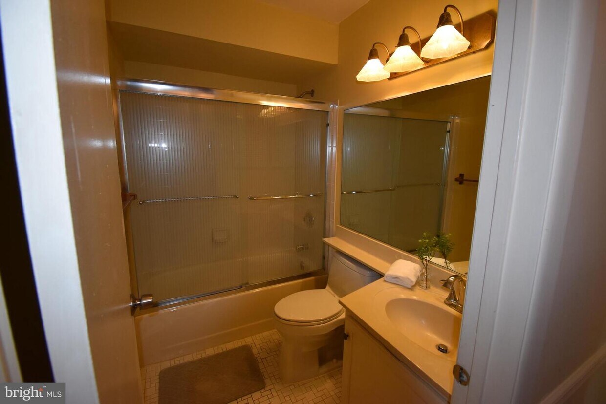 Foto principal - 206 Salem Ct