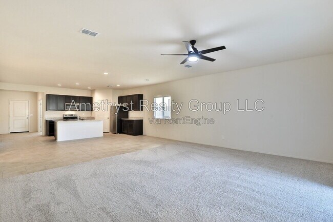 Foto del edificio - 24642 W Flores Dr