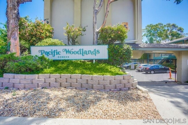 Gated Parking - 4651 Pico St
