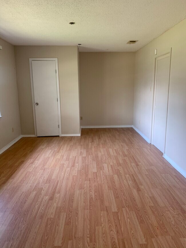 Foto del edificio - 919 Magnolia Ln