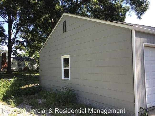 Building Photo - 3 br, 1 bath House - 10118 E 79th Street
