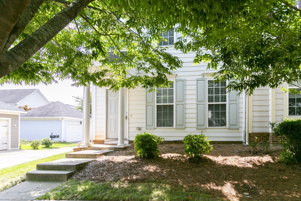 Primary Photo - Updated End Unit Townhome in Pittsboro!