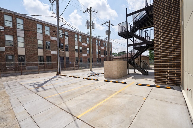 Building Photo - 6029 S Champlain Ave