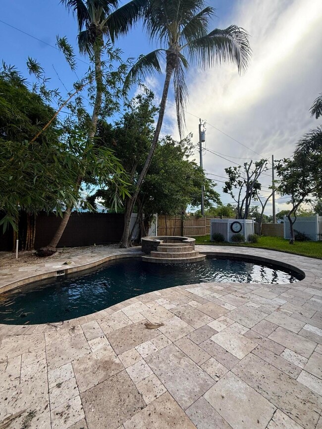 Building Photo - 335 Cornell Dr