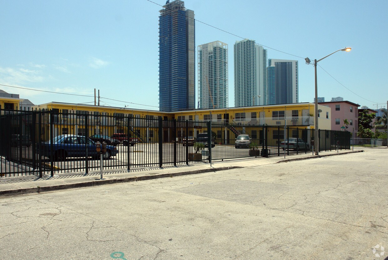 Primary Photo - 1335-1343 NE Miami Ct