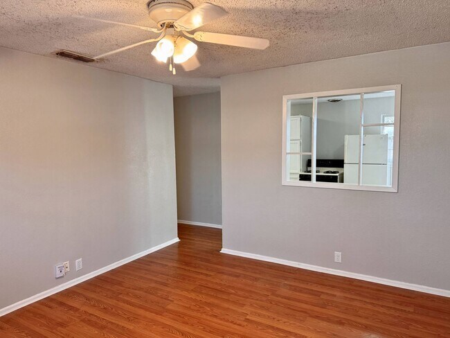 Foto del edificio - 3 Bed 1.5 Bath Home In Lynnwood