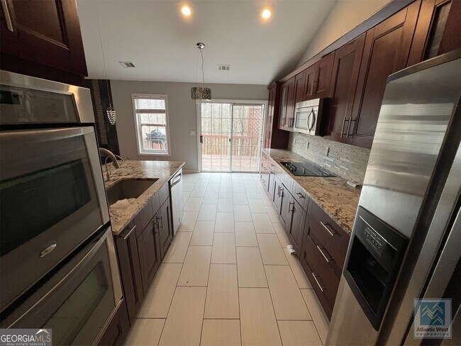 Foto del edificio - 865 Riverside Walk Crossing NE