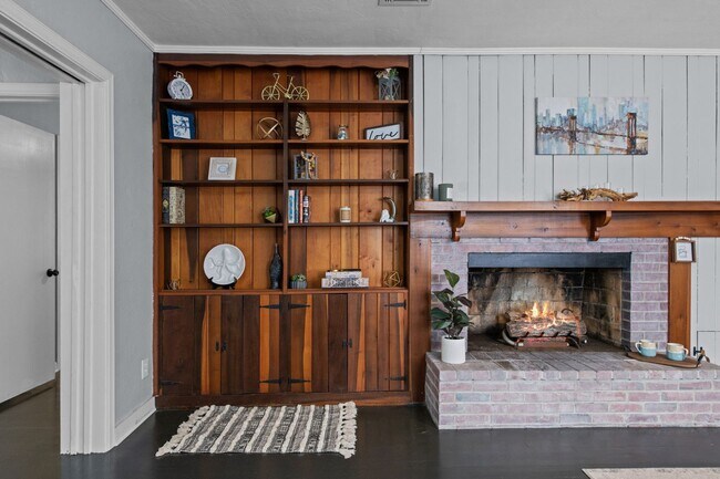 Foto del edificio - Spacious 3BR Pool Home with Solar Panels & Great Entertaining Space