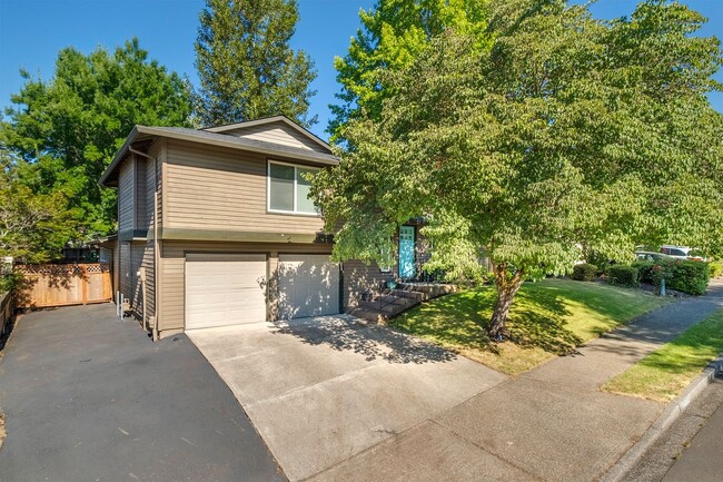 Building Photo - 4 bedroom 3 bath home in Tualatin with sep...