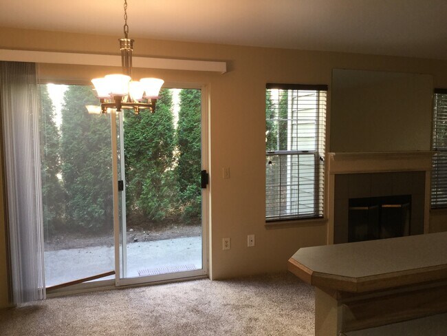 Building Photo - Modern 3-Bedroom Townhome in Prime Everett...