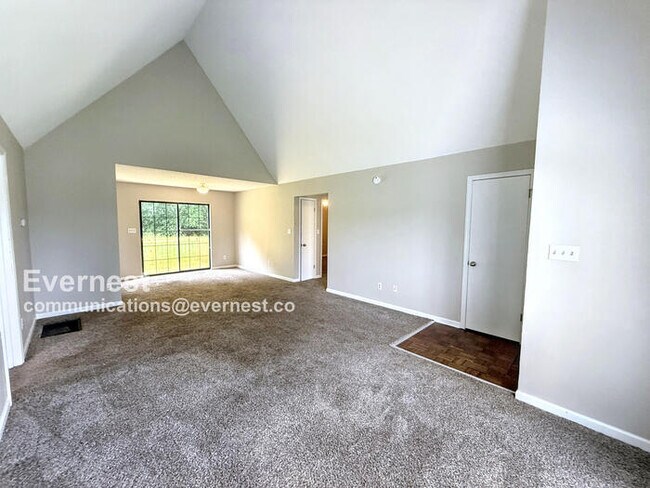 Foto del edificio - 8021 Marsh Mountain Rd