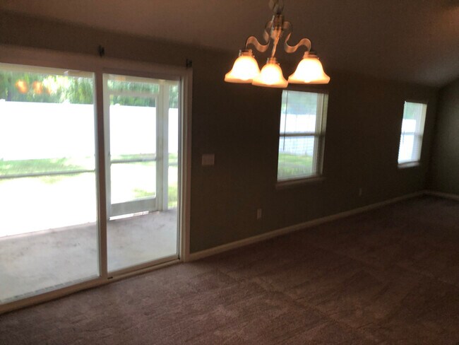 Foto del edificio - 304 Gary Cir