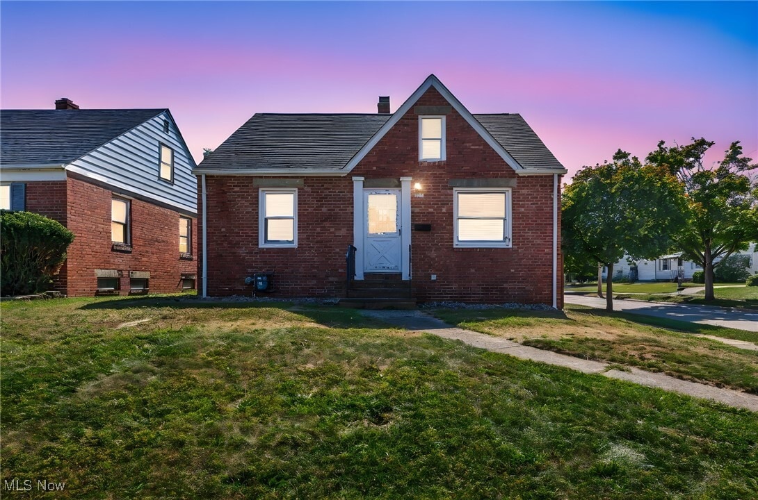 Primary Photo - 9415 Ansonia Ave