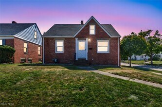 Building Photo - 9415 Ansonia Ave