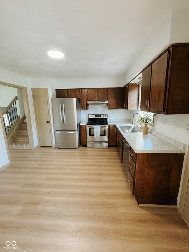 Building Photo - 439 Pleasantview Dr