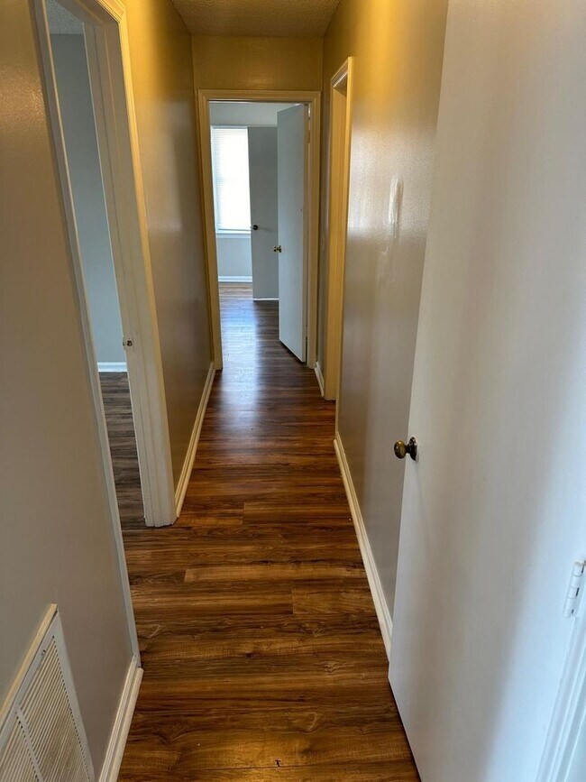 Building Photo - Charming 2BR Condo in Charlotte