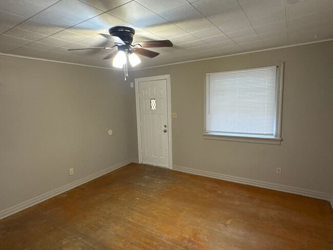 Foto del edificio - 3 Bedroom, 2 Bathroom updated home for $995!