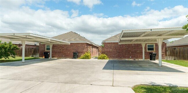 Foto del edificio - 704 S Linda St