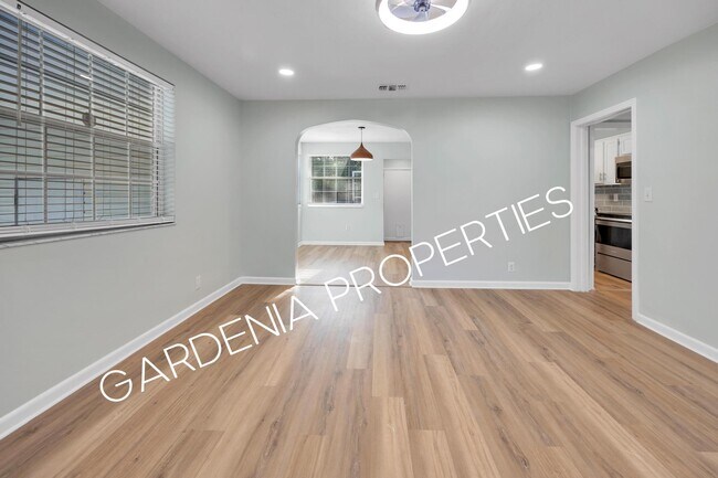 Foto del edificio - 1353 Placid Pl