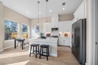 Building Photo - 306 Chobani Ln