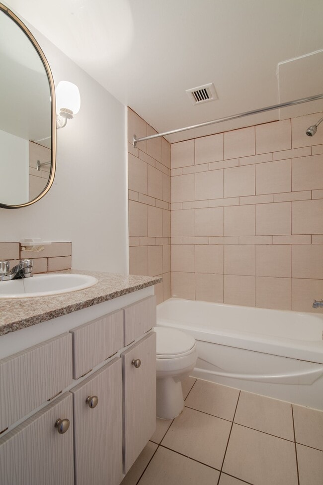 Building Photo - 2285 Rue St Mathieu
