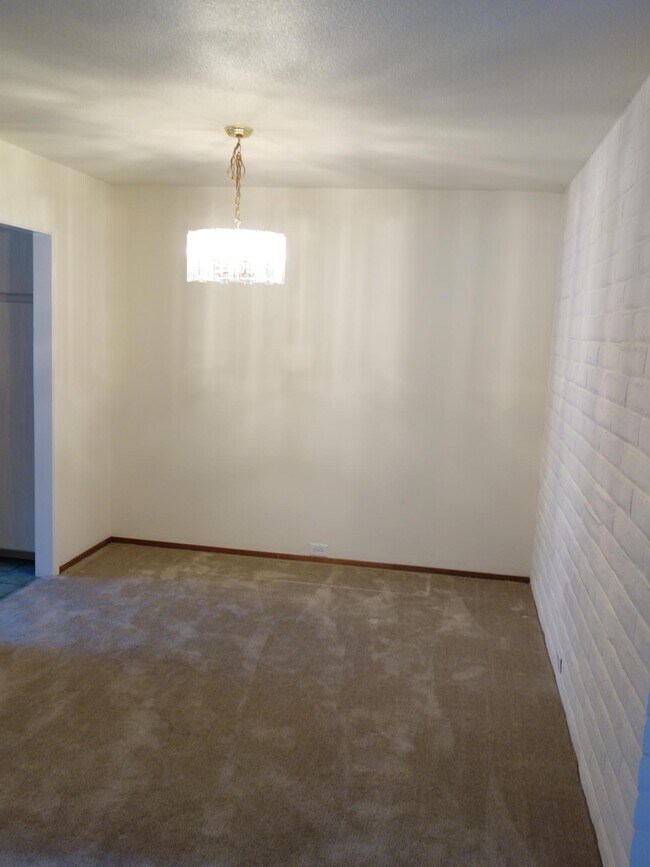 dining room - 171 Hartnell Plz